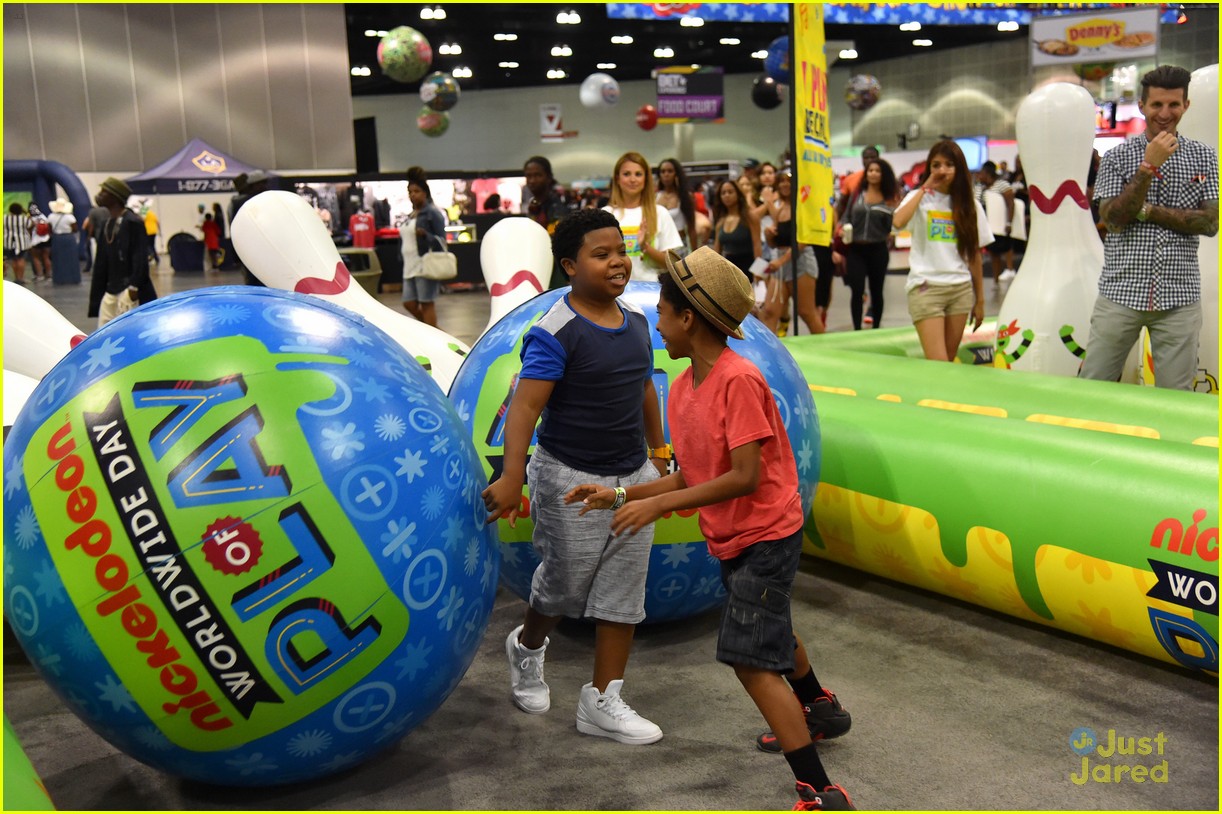 Lil P-Nut & Kel Mitchell Kick Off Worldwide Day Of Play at BET Experience in LA