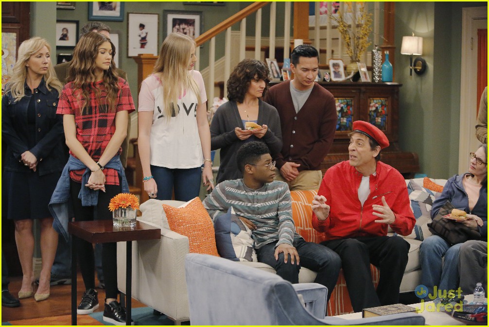 Pentatonix Guest Star on 'K.C. Undercover' TONIGHT - See The Pics!