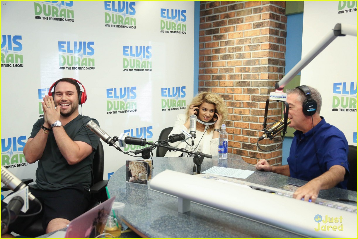 What is Tori Kelly's Go-To Karaoke Song?