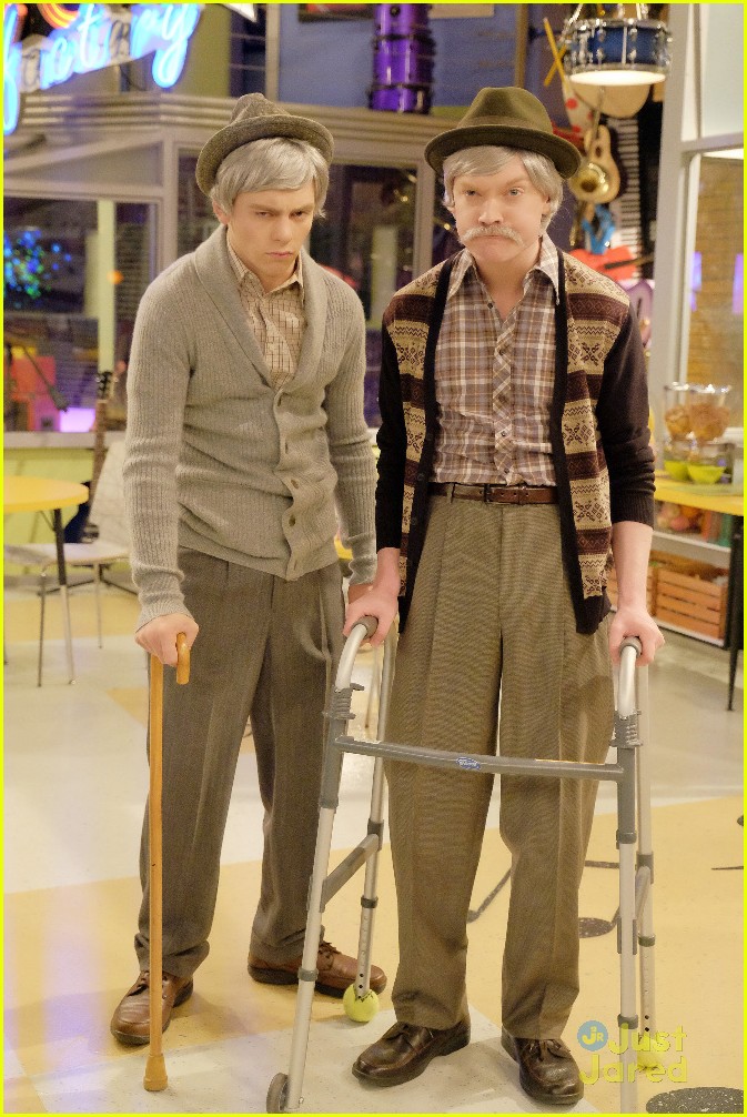 Austin & Ally & Dez & Trish Turn Into The Mystery Bunch To Find A Thief! 