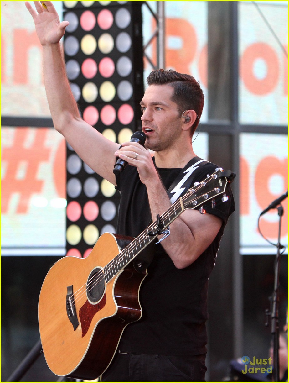 Andy Grammer To Perform On 'Liv & Maddie' Next Month!