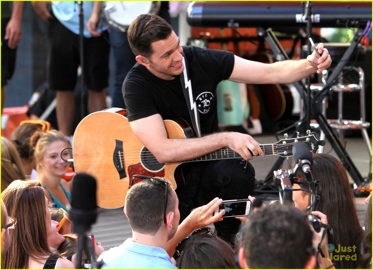 Andy Grammer To Perform On 'Liv & Maddie' Next Month!