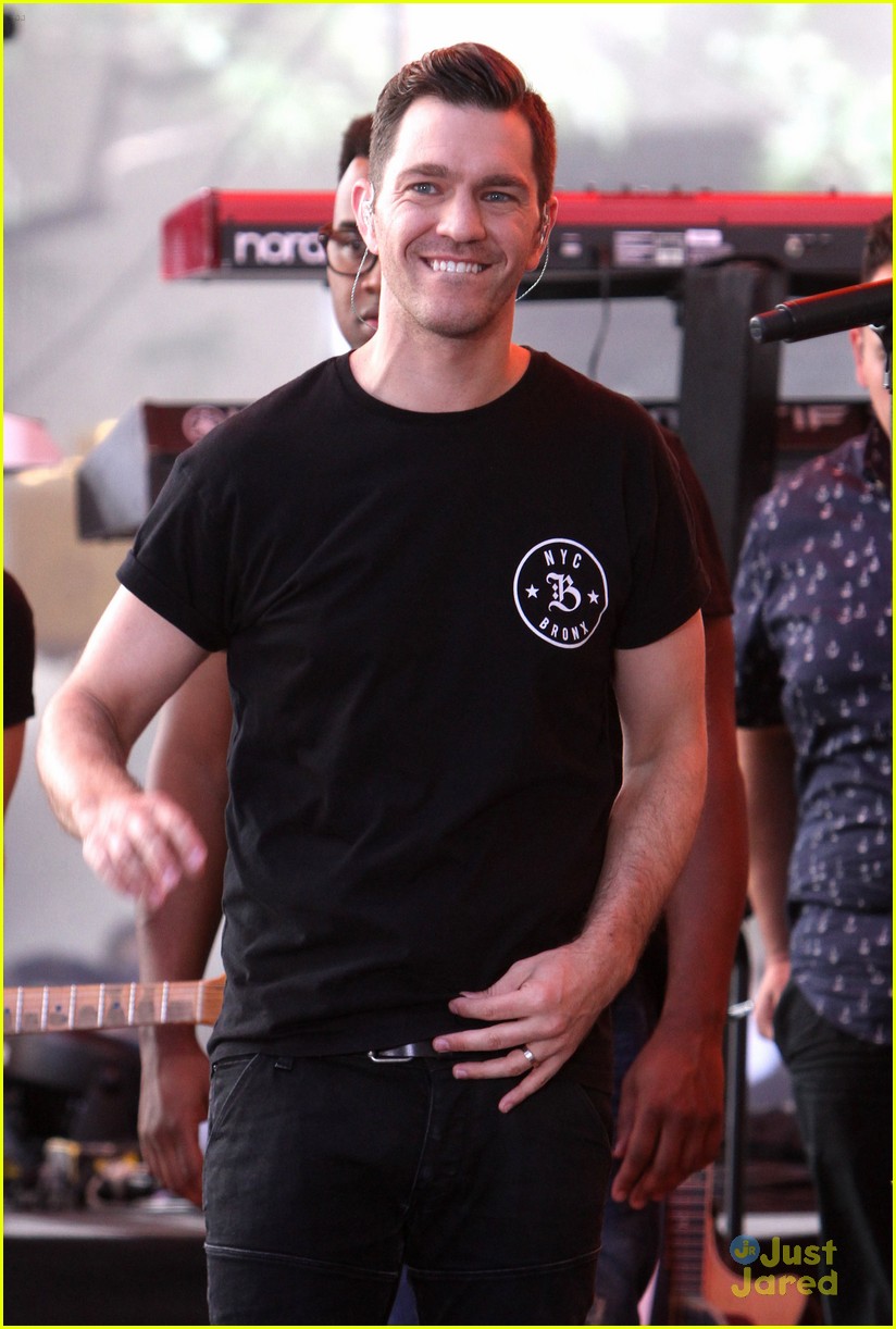 Andy Grammer To Perform On 'Liv & Maddie' Next Month!