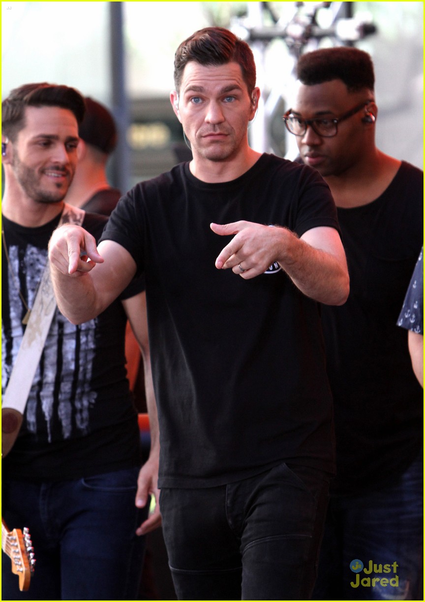 Andy Grammer To Perform On 'Liv & Maddie' Next Month!