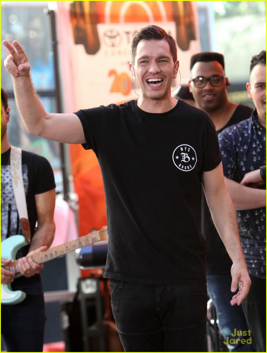 Andy Grammer To Perform On 'Liv & Maddie' Next Month!