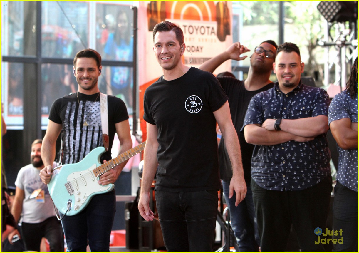 Andy Grammer To Perform On 'Liv & Maddie' Next Month!