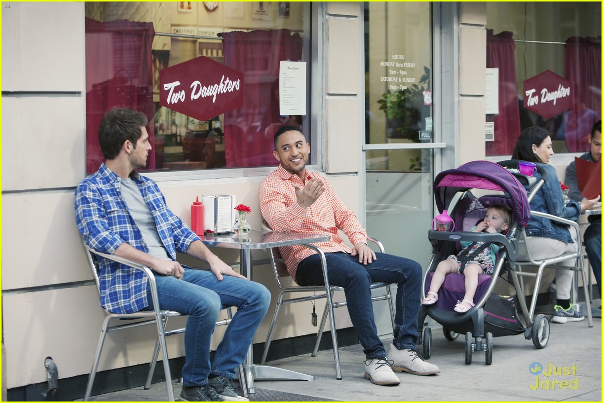 Riley & Danny Kiss on Tonight's 'Baby Daddy' Flash Forward Episode!