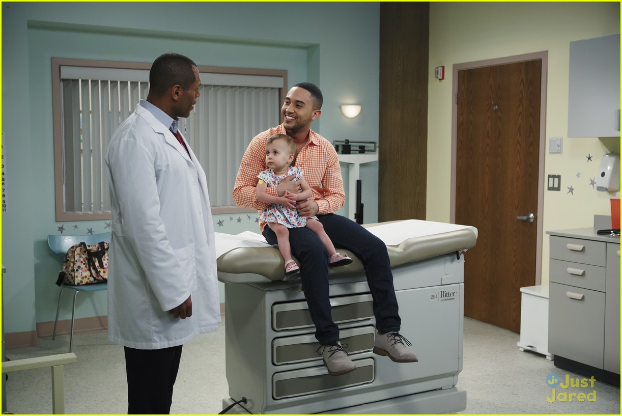 Riley & Danny Kiss on Tonight's 'Baby Daddy' Flash Forward Episode!