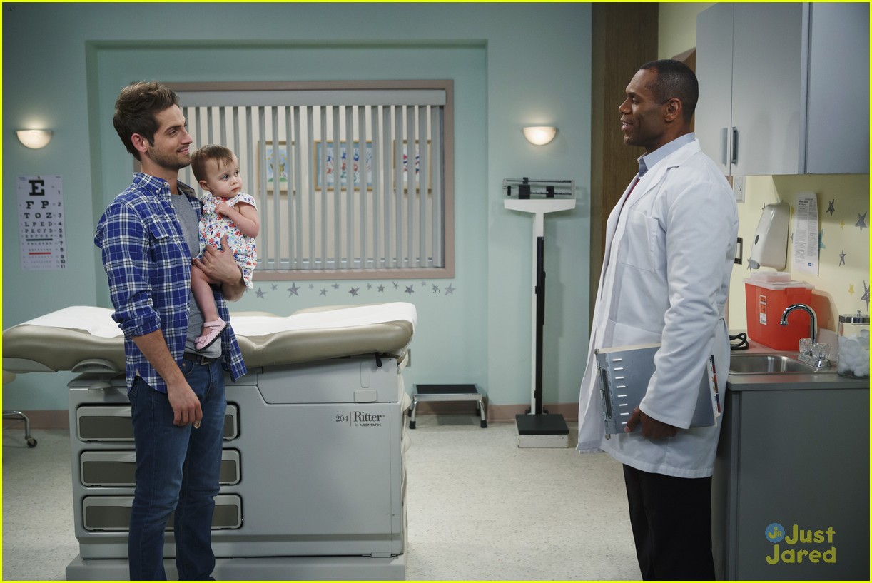 Riley & Danny Kiss on Tonight's 'Baby Daddy' Flash Forward Episode!