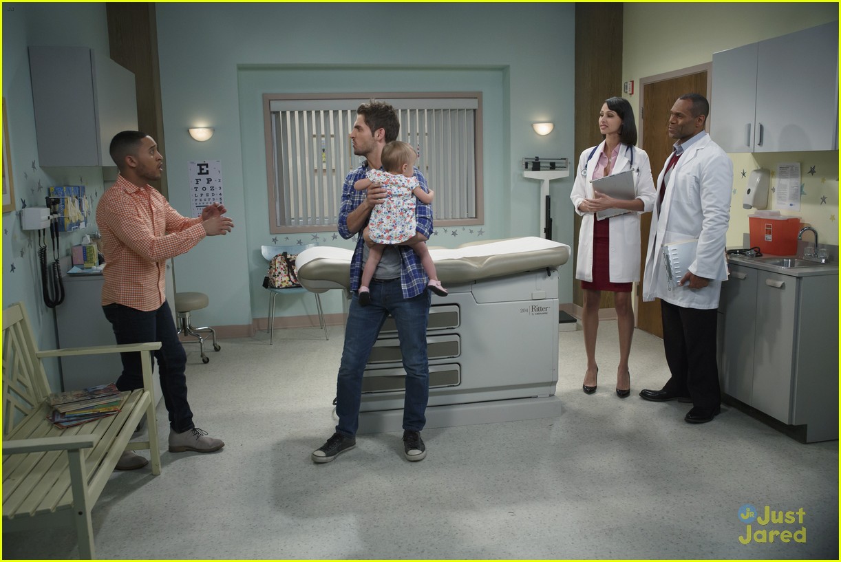 Riley & Danny Kiss on Tonight's 'Baby Daddy' Flash Forward Episode!