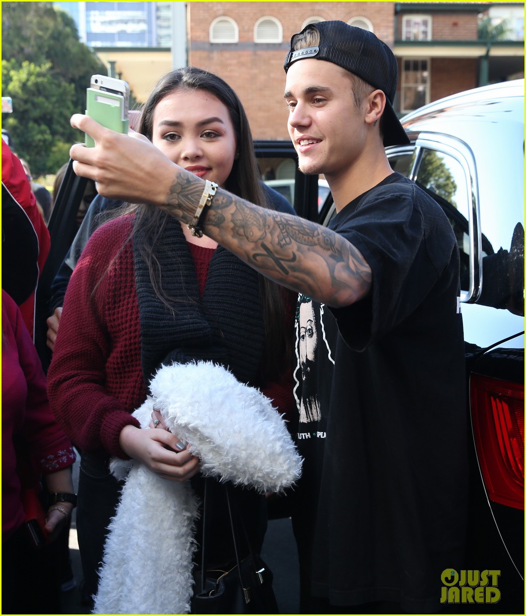 Justin Bieber Gets Warm Sydney Welcome!
