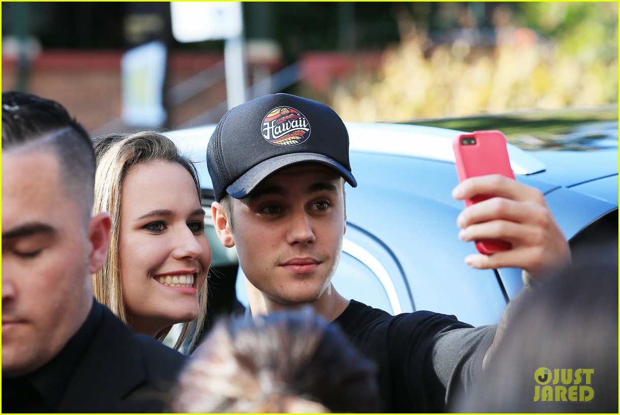 Justin Bieber Gets Warm Sydney Welcome!