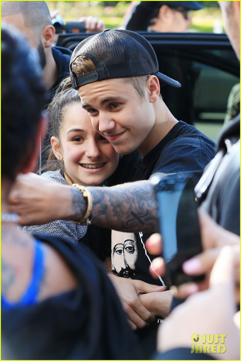 Justin Bieber Gets Warm Sydney Welcome!