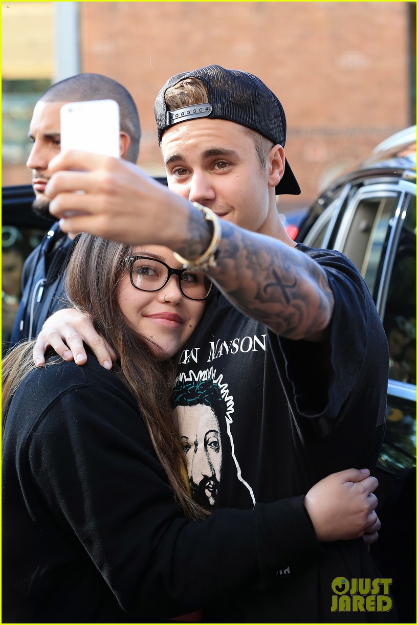 Justin Bieber Gets Warm Sydney Welcome!
