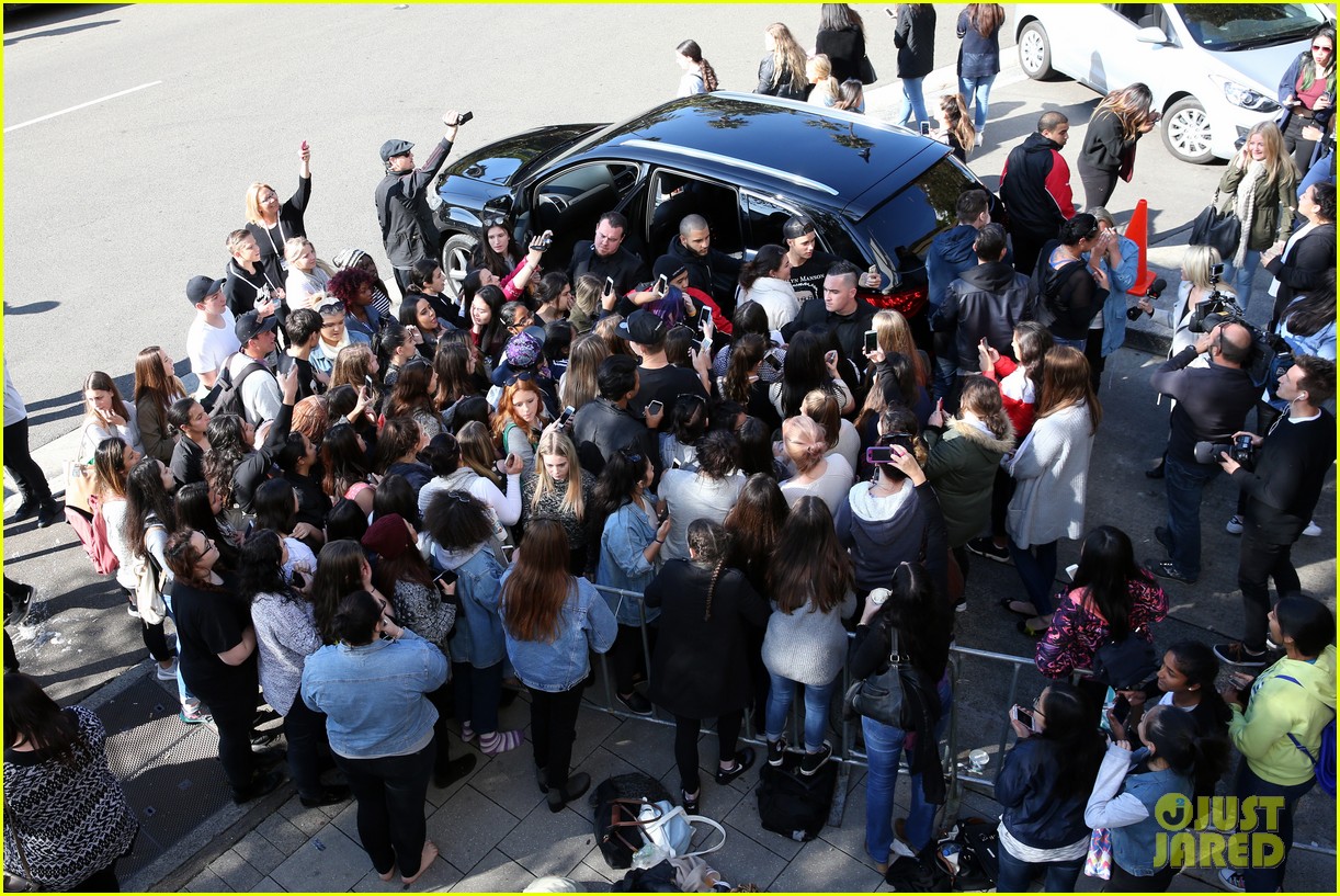 Justin Bieber Gets Warm Sydney Welcome!