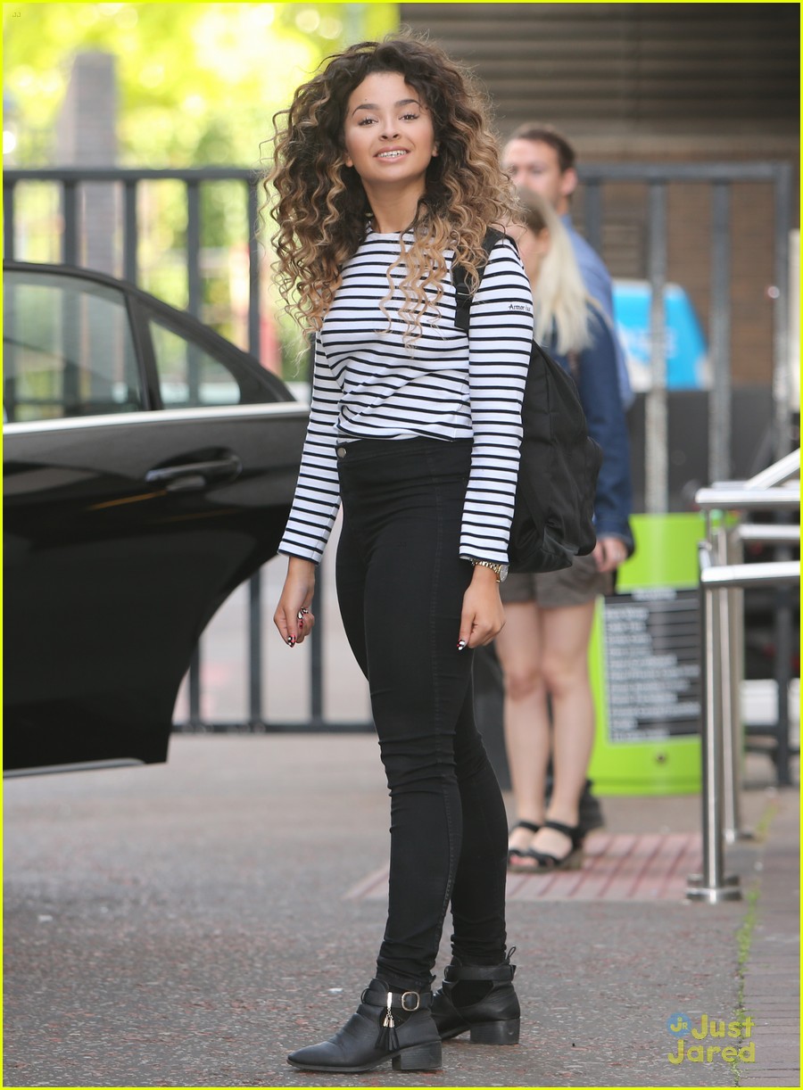 Ella Eyre Will Sing Official Song 'Swing Low, Sweet Chariot' For England Rugby