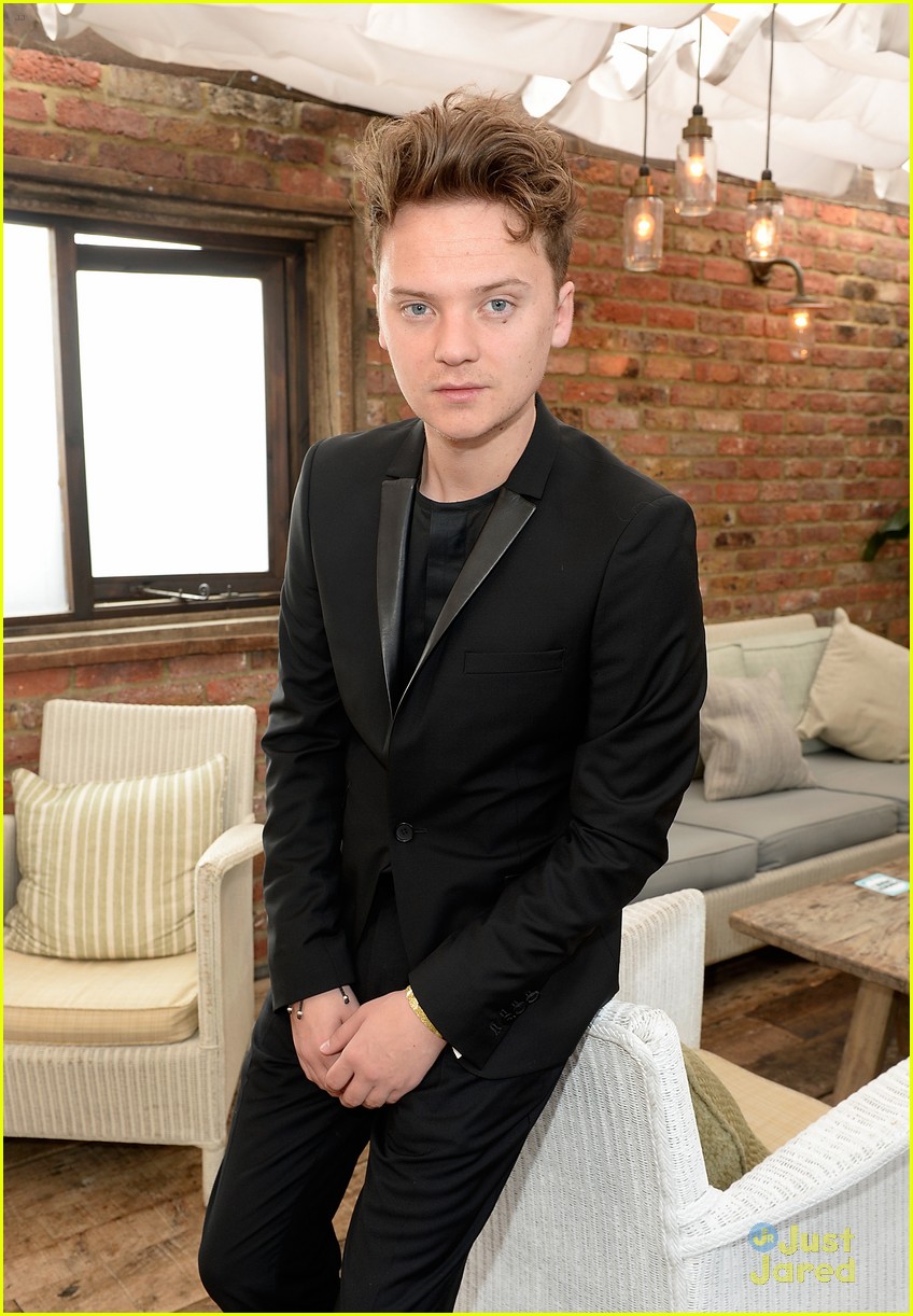 Ella Eyre & Oliver Cheshire Party It Up With Warner Music Group