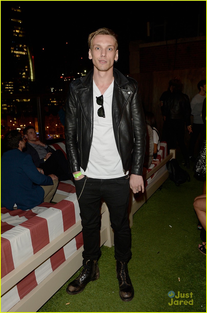 Ella Eyre & Oliver Cheshire Party It Up With Warner Music Group