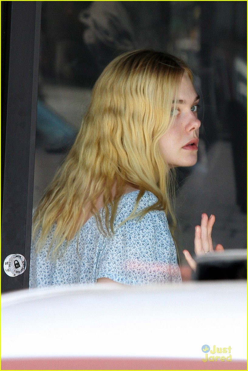 Elle Fanning Has Movie Date Night with Zalman Band
