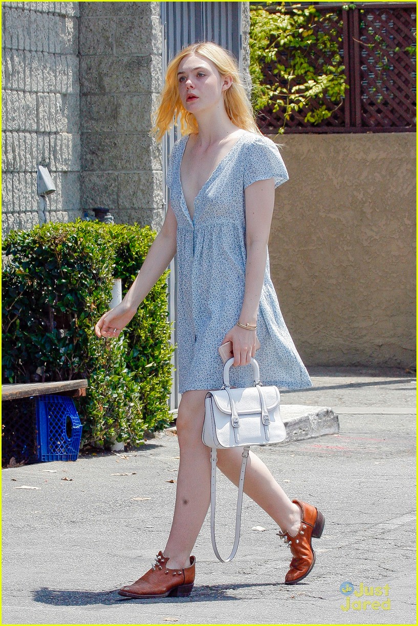 Elle Fanning Has Movie Date Night with Zalman Band