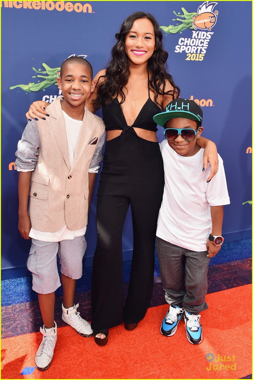Daniela Nieves & Gracie Gold Wow On Orange Carpet at Kids' Choice Sports 2015