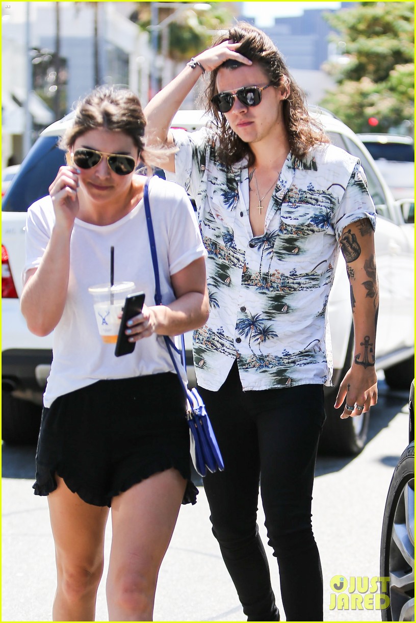 Harry Styles Takes His Gal Pal Shopping!
