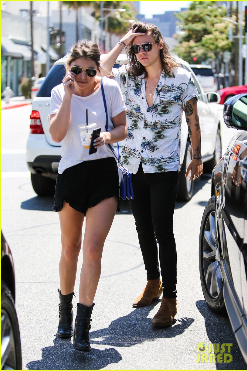Harry Styles Takes His Gal Pal Shopping!