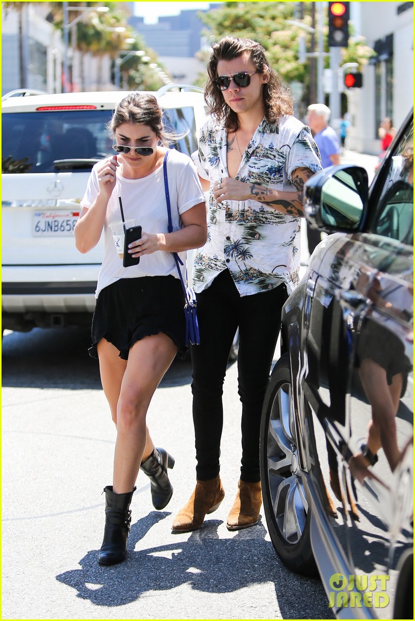 Harry Styles Takes His Gal Pal Shopping!