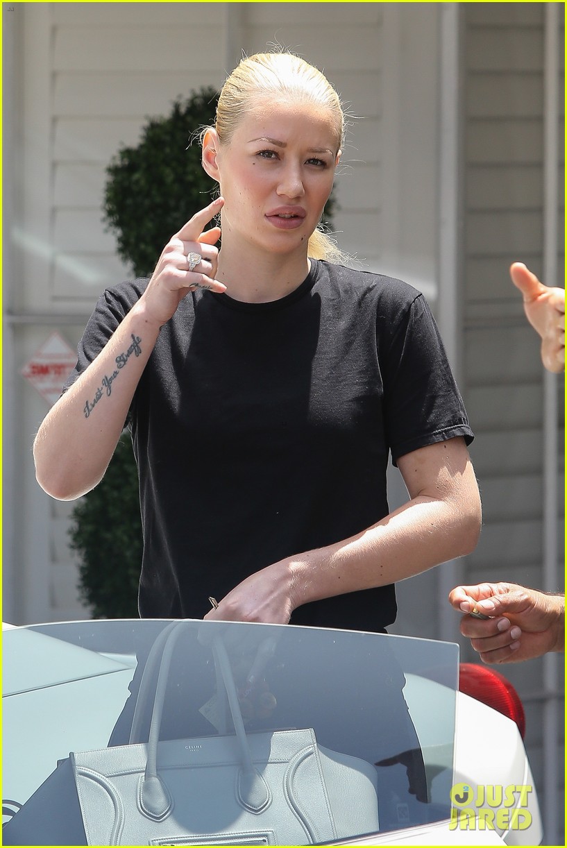 Iggy Azalea Gets A$AP Rocky Tattoo Removed From Her Fingers