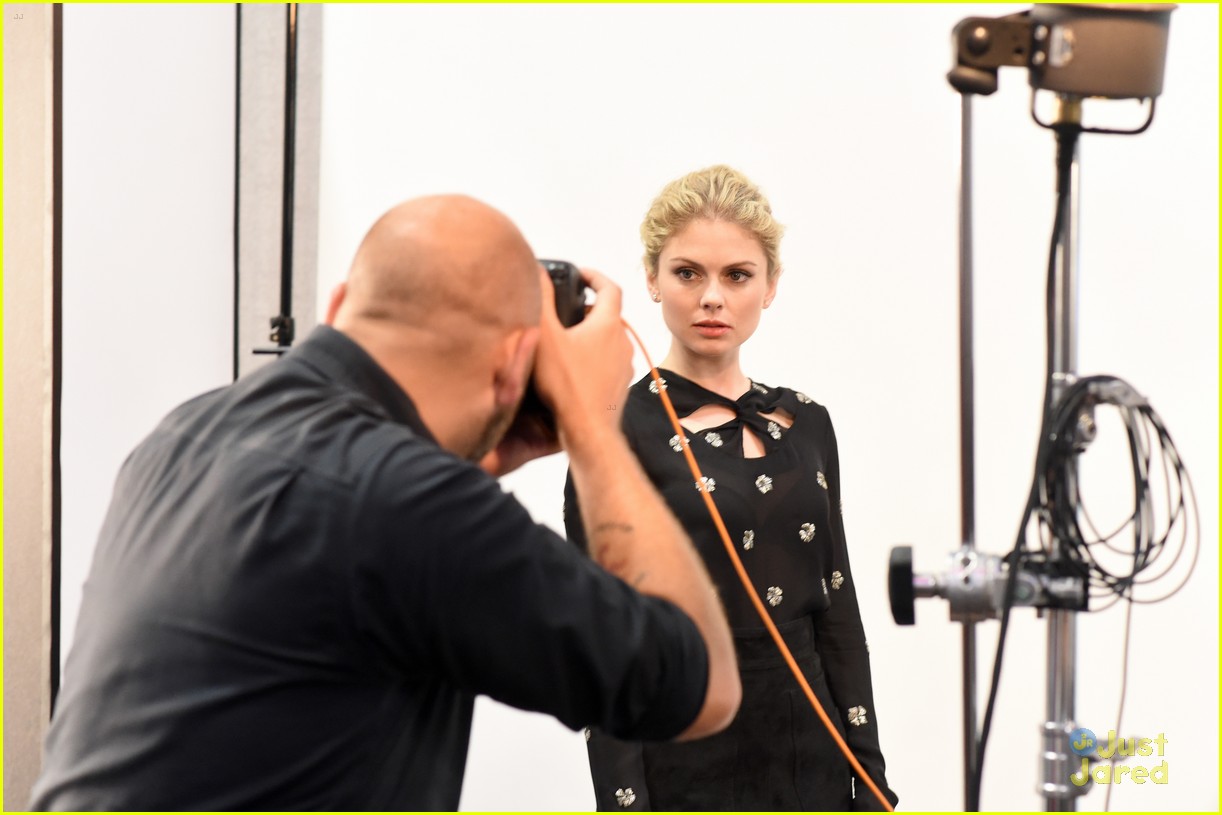 Rose McIver & Rahul Kohli Bring 'iZombie' To Comic-Con 2015