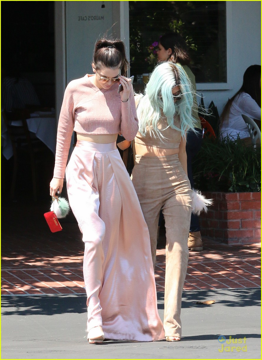 Kendall Jenner Grabs Lunch with Newly Blue-Haired Kylie Jenner