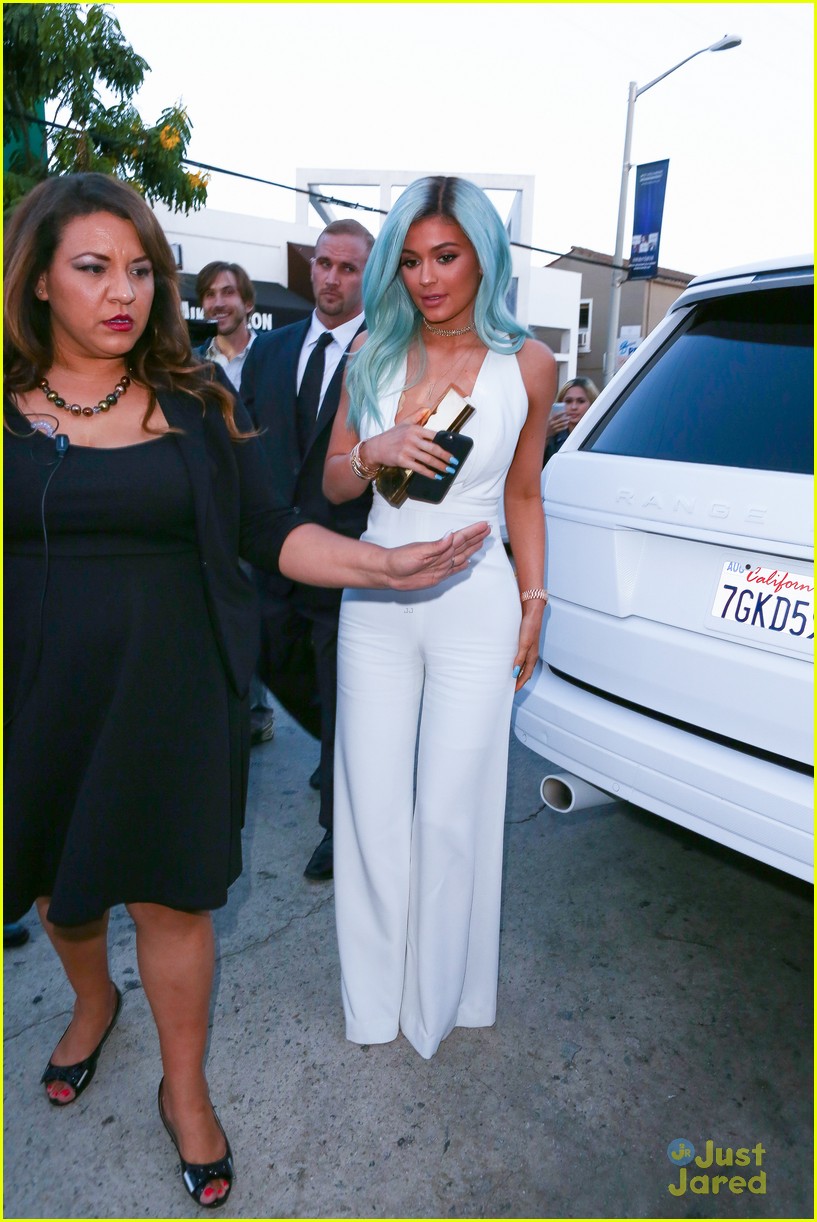 Kylie Jenner Goes Back to Blue Hair!
