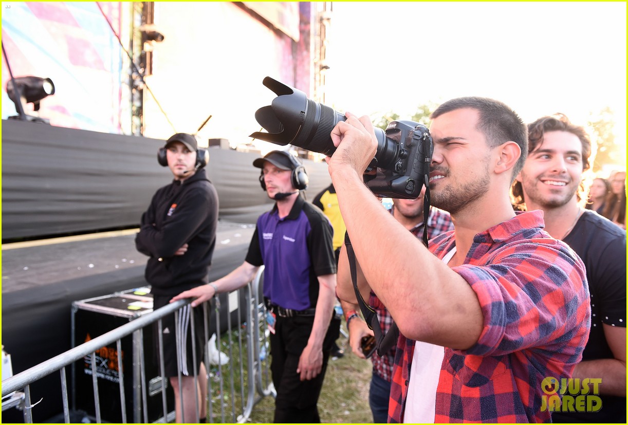 Taylor Lautner Shows How Big of a David Guetta Fan He Is
