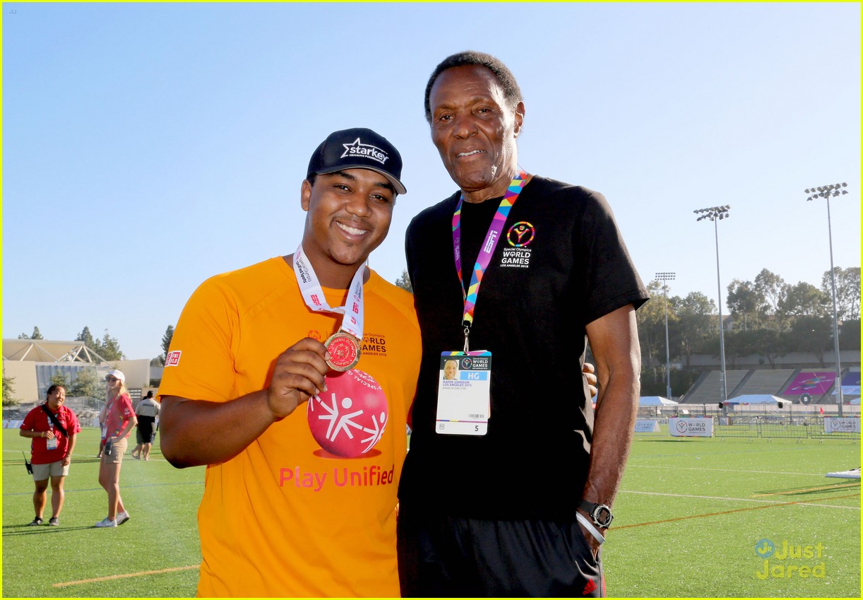 Kyle & Chris Massey Play In Special Olympics Unified Sports Experience Football Game