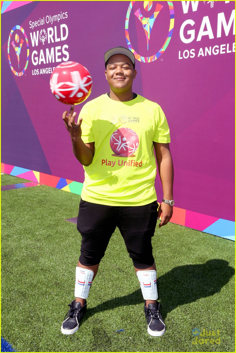 Kyle & Chris Massey Play In Special Olympics Unified Sports Experience Football Game