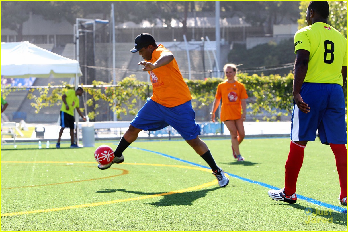 Kyle & Chris Massey Play In Special Olympics Unified Sports Experience Football Game