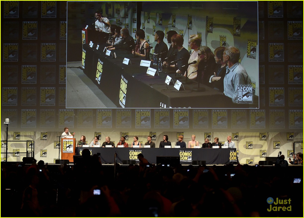 Daisy Ridley & 'Star Wars' Cast Take Over Comic-Con 2015!