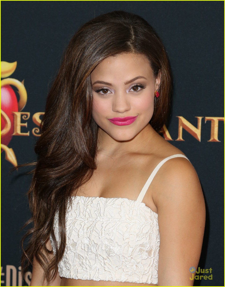 Sarah Jeffrey, Dianne Doan & Brenna D'Amico Cast A Magic Spell Over 'Descendants' Premiere