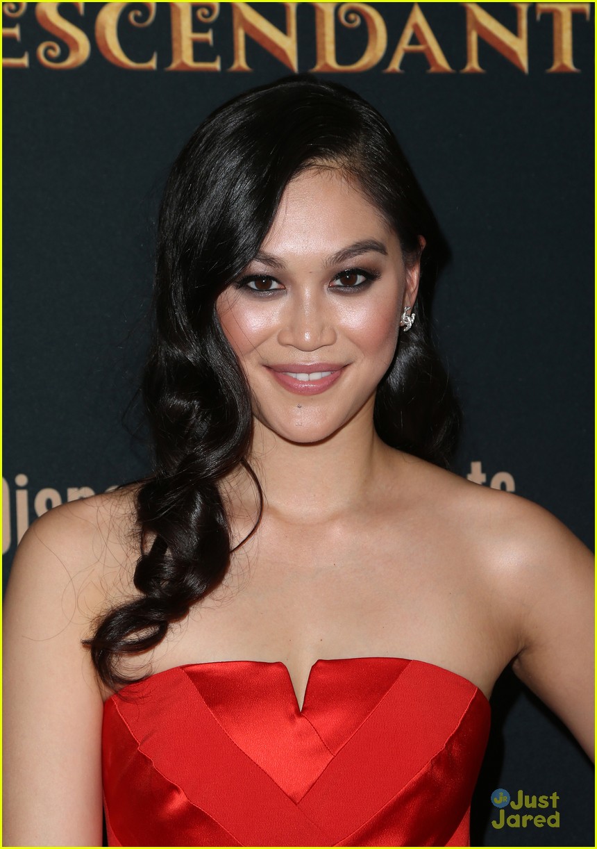 Sarah Jeffrey, Dianne Doan & Brenna D'Amico Cast A Magic Spell Over 'Descendants' Premiere