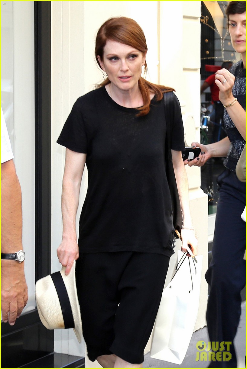 Kristen Stewart Gets Ready for Paris Fashion Week!