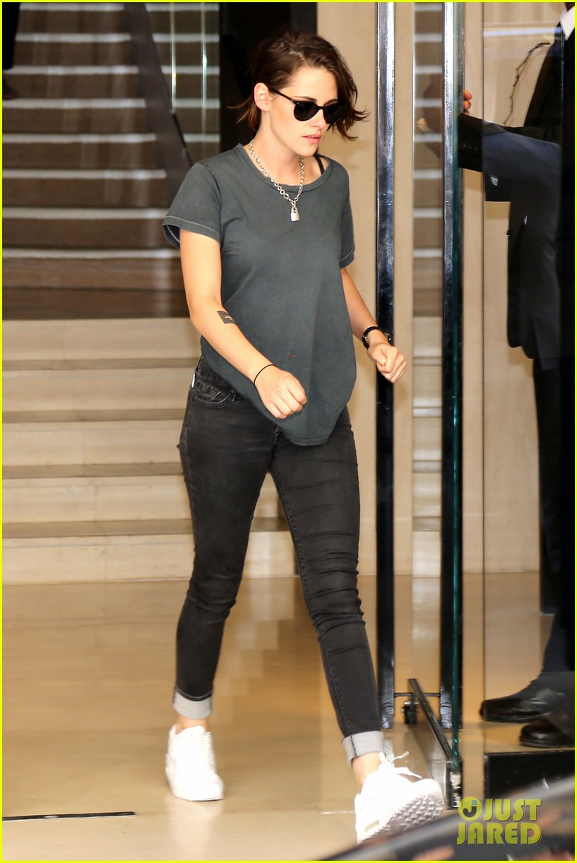 Kristen Stewart Gets Ready for Paris Fashion Week!