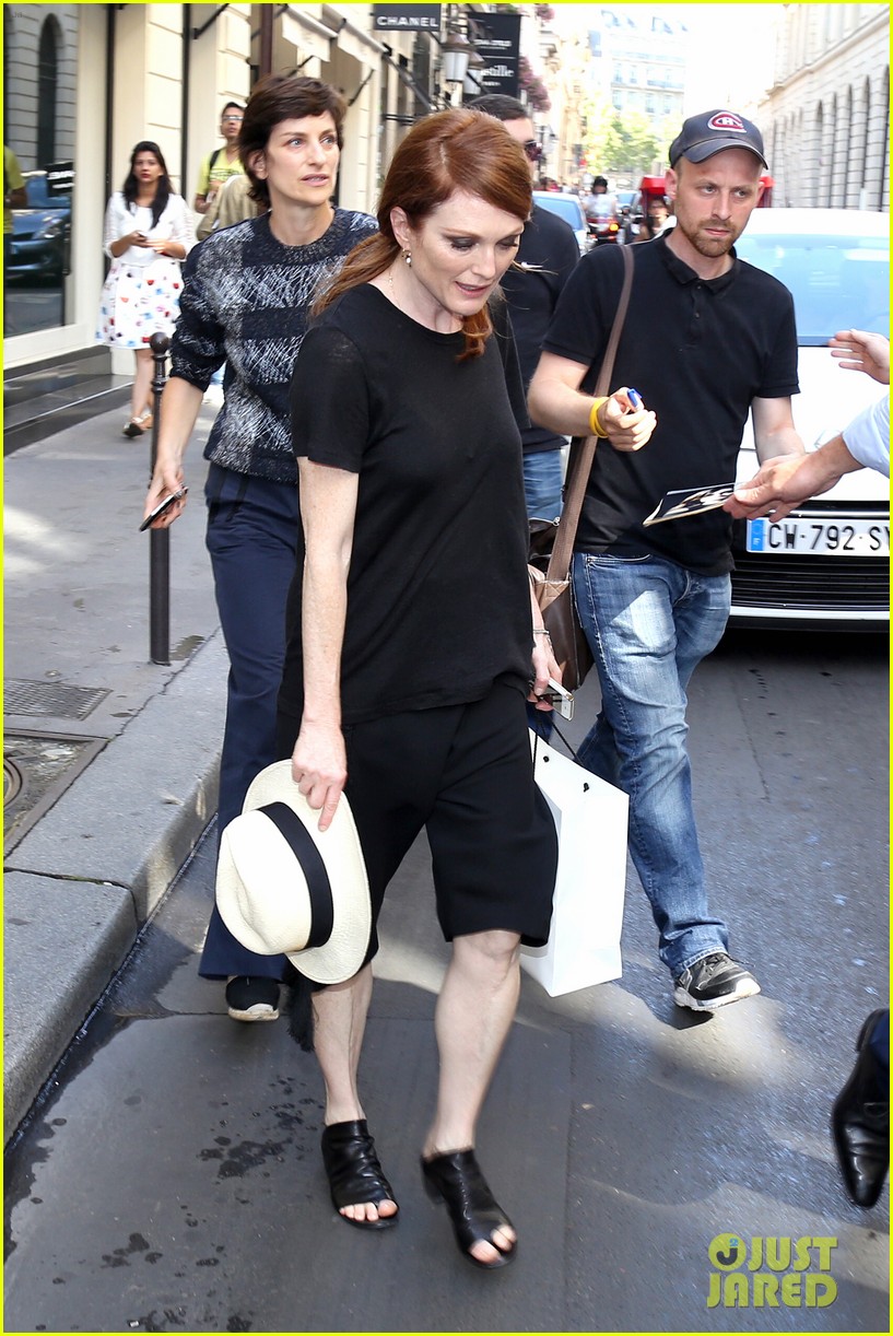 Kristen Stewart Gets Ready for Paris Fashion Week!