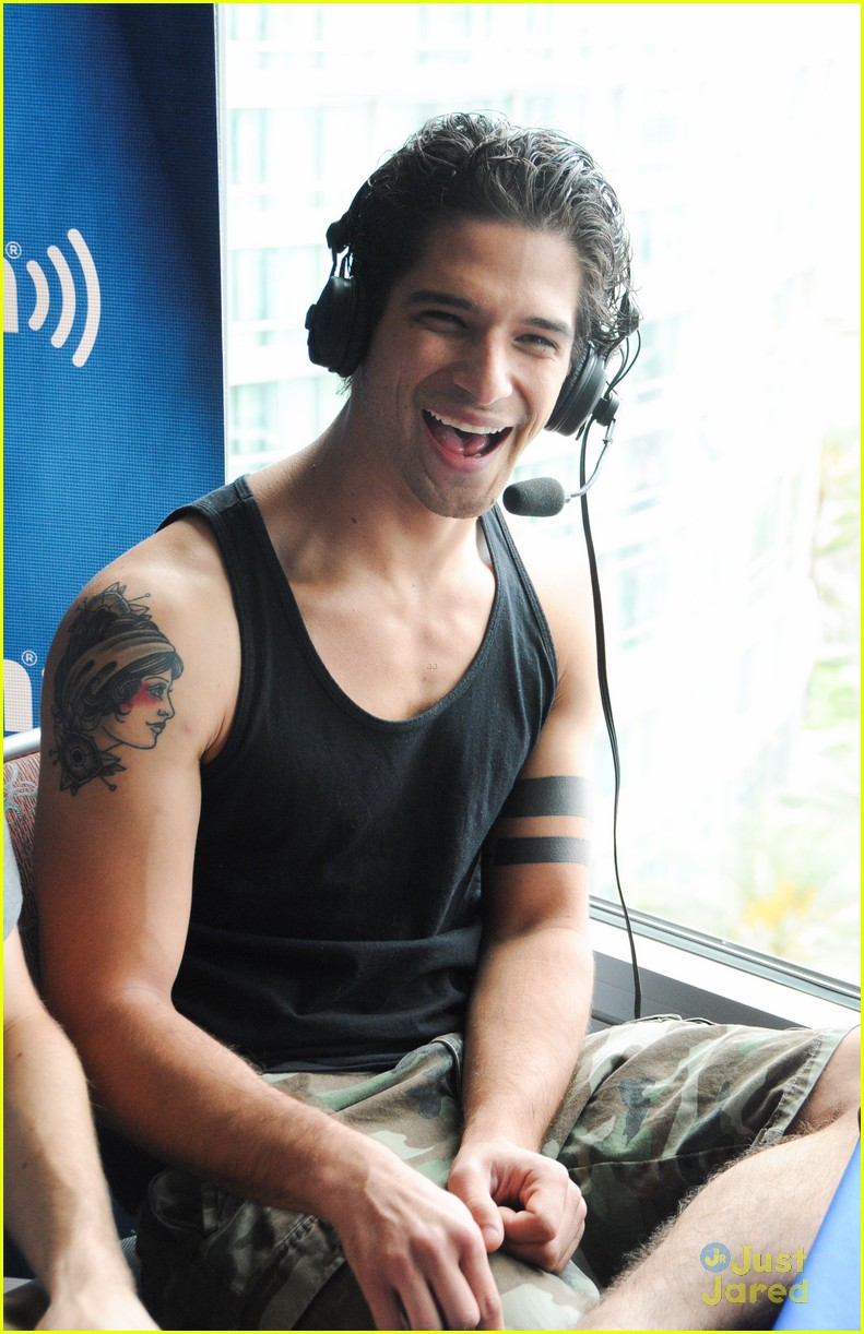 Tyler Posey Goes Shirtless, Wears Only Underwear at Comic-Con Event!