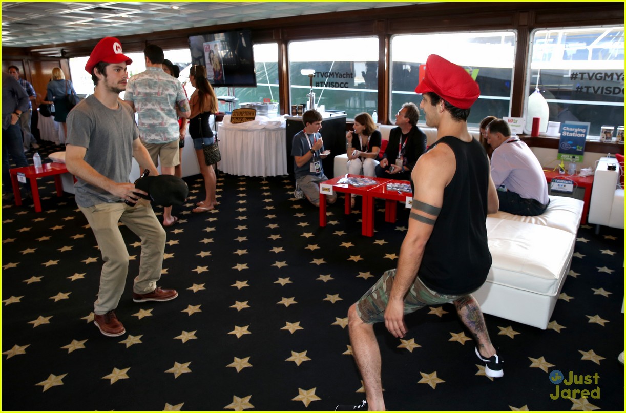 Tyler Posey Goes Shirtless, Wears Only Underwear at Comic-Con Event!