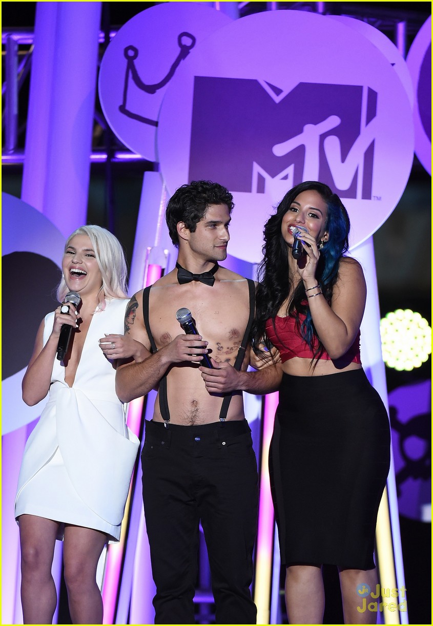 Tyler Posey Goes Shirtless, Wears Only Underwear at Comic-Con Event!