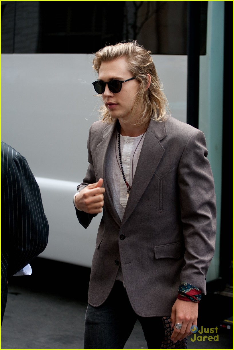 Vanessa Hudgens Joins Austin Butler For 'Shannara Chronicles' At Comic-Con