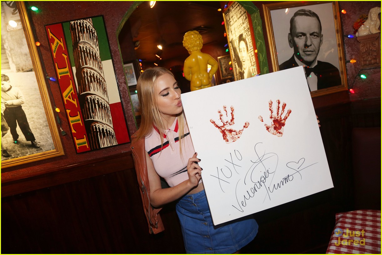 Veronica Dunne & Her Fans Take Over Planet Hollywood Times Square