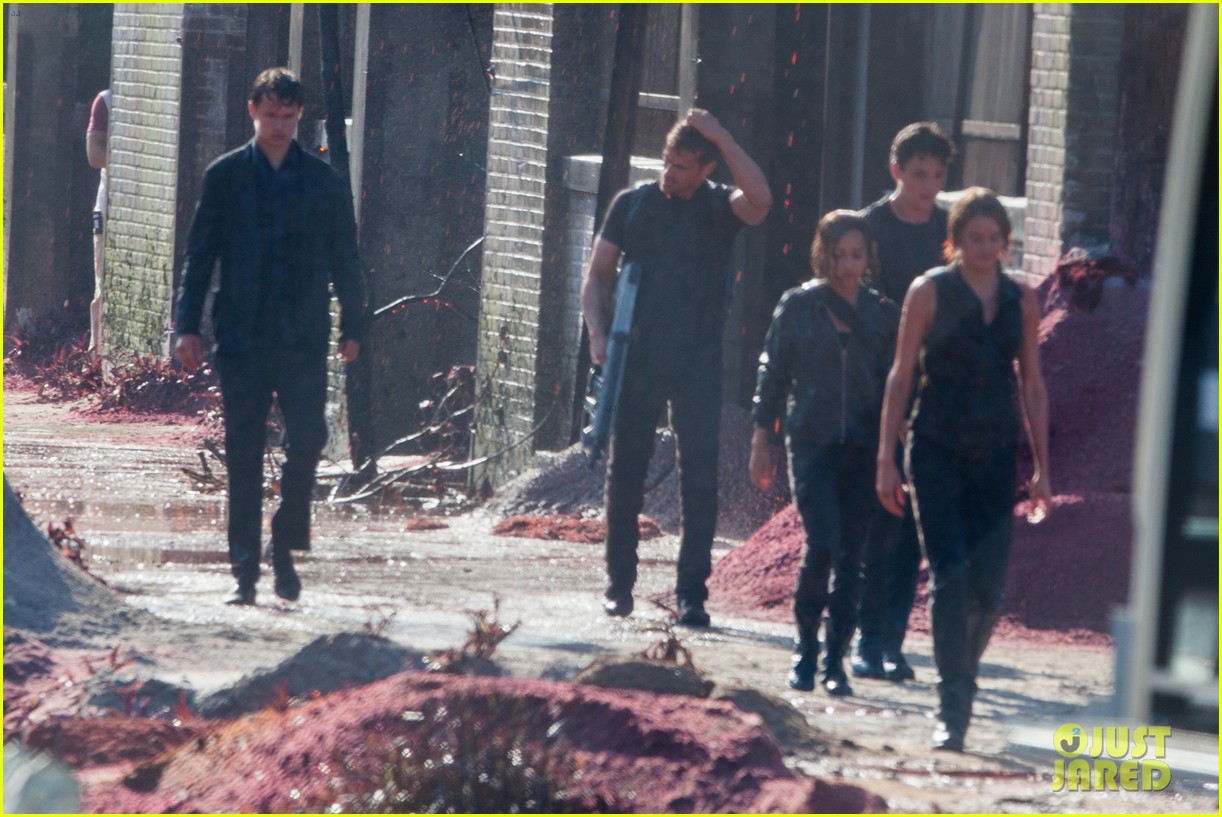 Zoe Kravitz Enjoys the Beach Before Getting Back to Work on 'Allegiant'