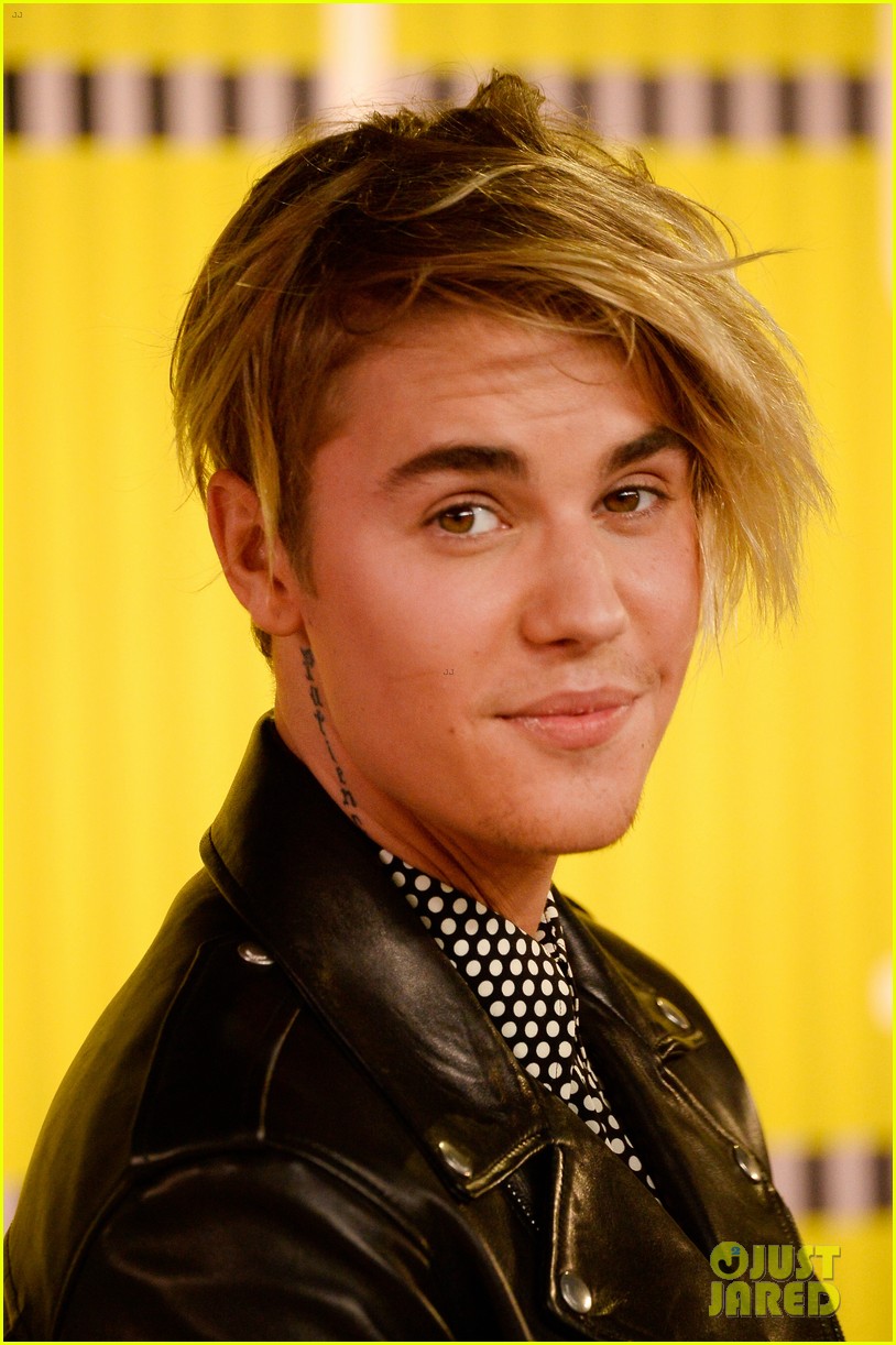 Justin Bieber Tries Out New Hairstyle for MTV VMAs 2015!