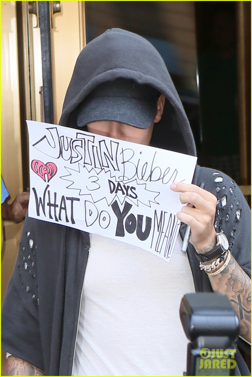 Justin Bieber Forgets Words to 'Be Alright' & Fans Help Him Out (Video)